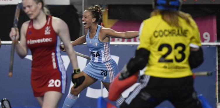 Las Leonas golearon a las campeonas olímpicas pero cayeron Los Leones