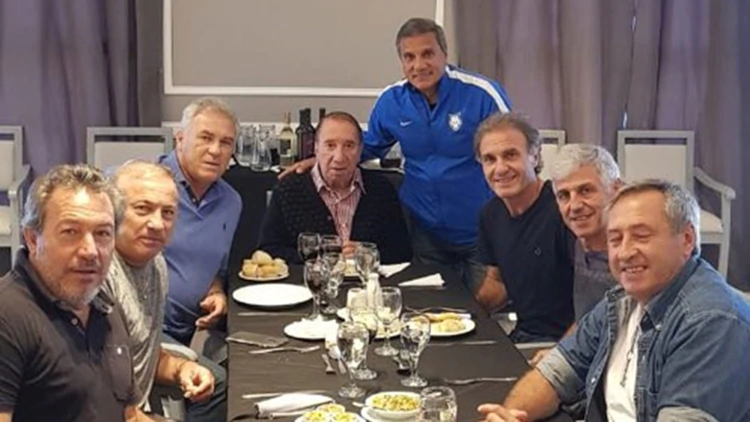 La reaparición pública de Carlos Bilardo con los campeones del 86