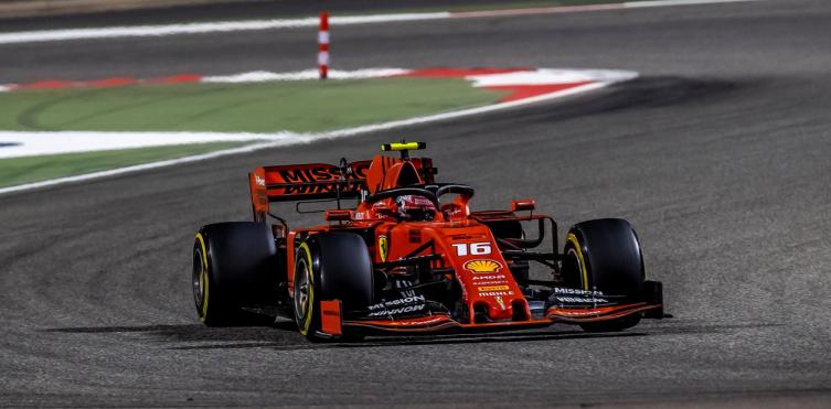 Red Bull sospecha de Ferrari: nafta que huele “raro” y una enorme mejora en el motor