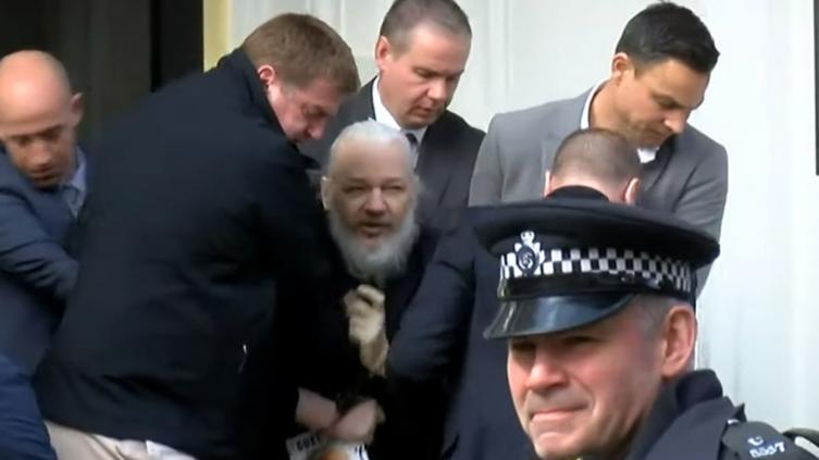 Detuvieron a Julián Assange en Londres