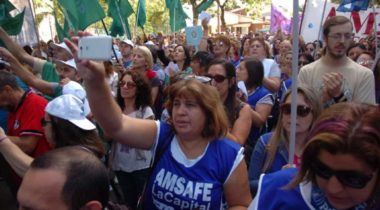 Docentes y estatales aceptaron la propuesta salarial que les propuso el gobierno