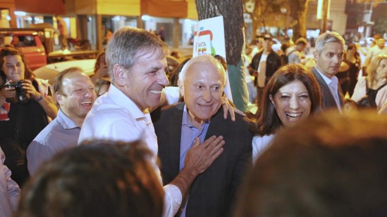 Lifschitz recorrió las obras del barrio Las Flores II
