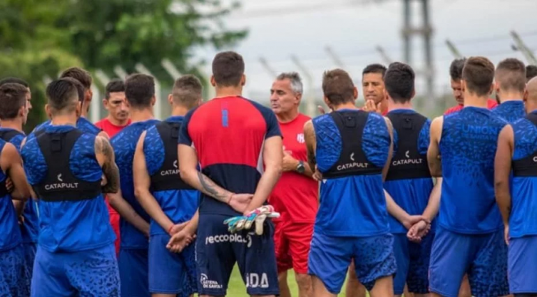 Unión volvió a entrenar pensando en San Martín de Tucumán