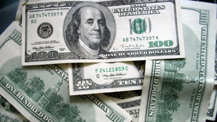 El dólar se dispara un 4,8%, supera los $ 47 y marca un nuevo récord