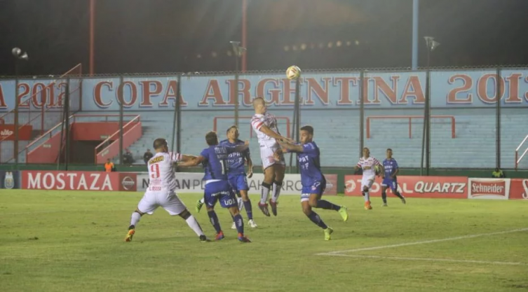 Unión nunca le encontró la vuelta al partido y fue eliminado por Barracas Central de la Copa Argentina