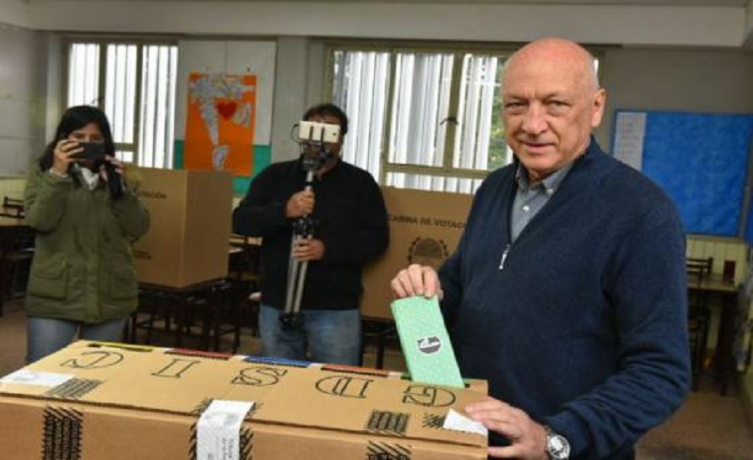 Votó el candidato a gobernador Antonio Bonfatti y denunció Fake News