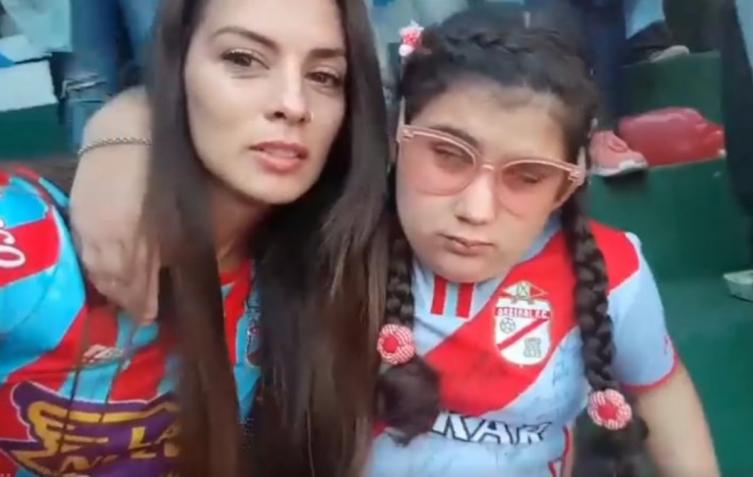 Viral: video de una mamá que le cuenta a su hija ciega el gol de su equipo