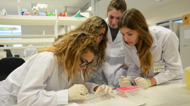 Presentación de pósters del Congreso de Género en Ciencia, Tecnología e Innovación 
