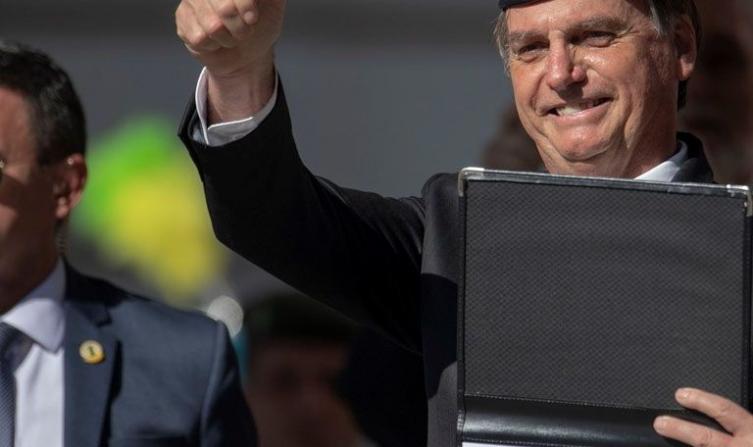 Brasil: Bolsonaro apoya a los colegios militares para elevar la educación