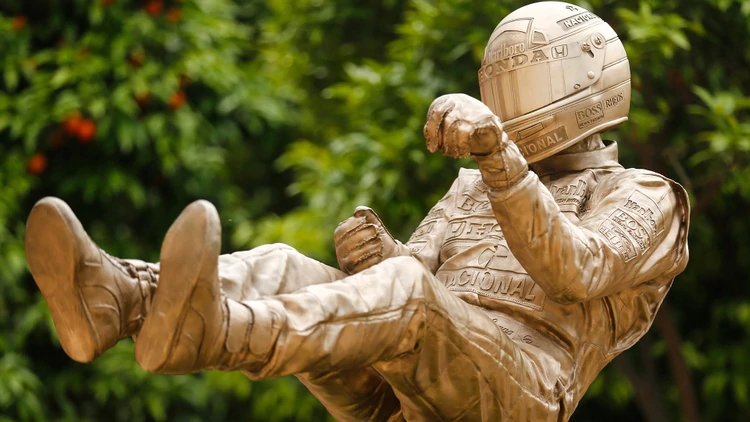 Inauguraron una escultura de Ayrton Senna en Barcelona