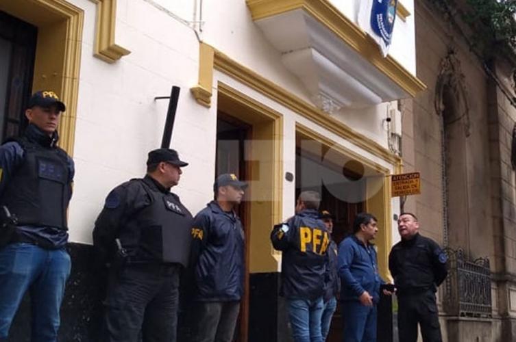 Desplazan a dos jefes de la PFA