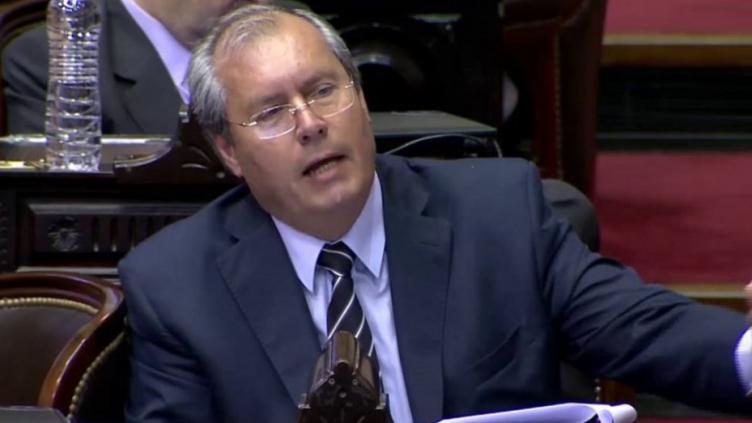 Velarán desde el mediodía de Olivares en Diputados