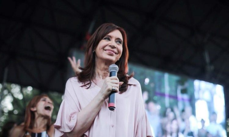 Un pedido de La Corte podría dilatar el primer juicio contra Cristina Kirchner
