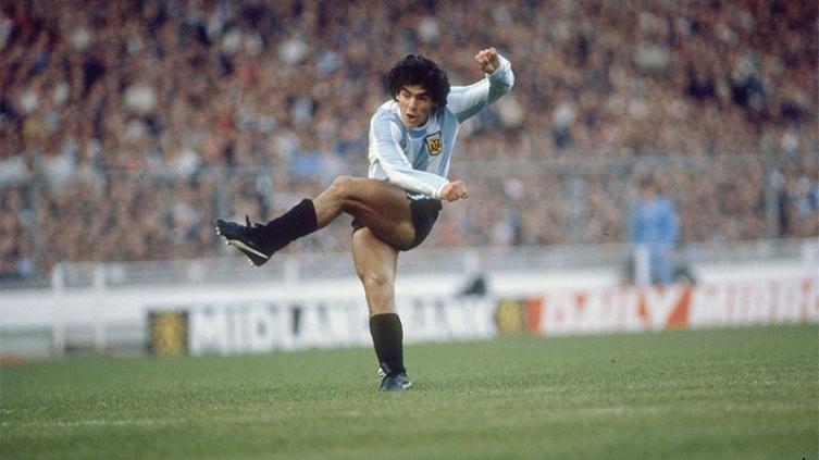 “Rebelde. Héroe. Estafador. Dios” el documental de Diego Maradona – Video trailer