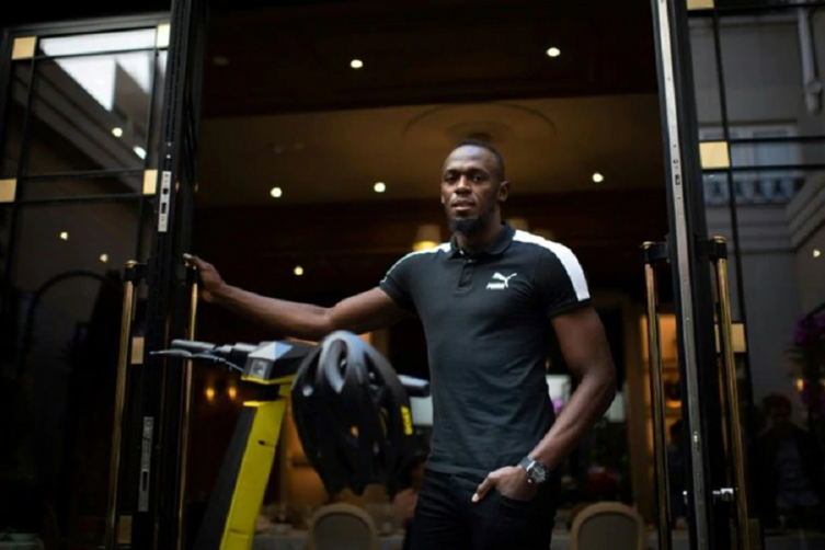 Tras su paso en el fútbol, Usain Bolt lanzó un emprendimiento de patinetas eléctricas