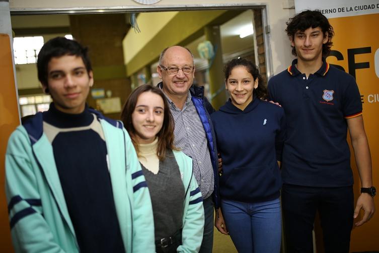 Una campaña escolar para reciclar botellas y tapas de plástico