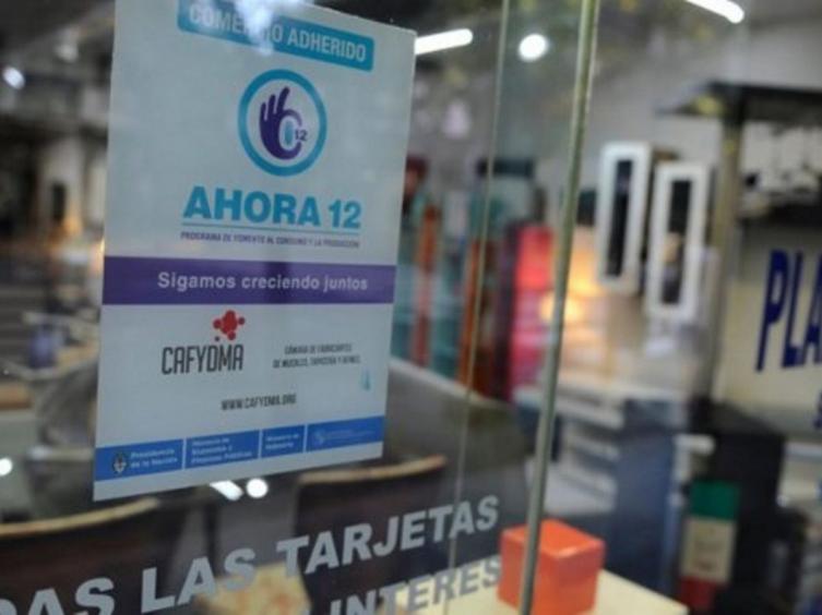 Ahora 12: el Gobierno baja del 45 al 20% la tasa de financiamiento