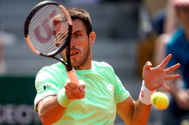 Leonardo Mayer no pudo ante la jerarquía de Roger Federer 