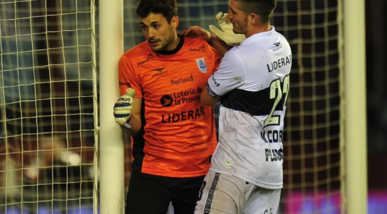 Colón: se estaría negociando por Arias y habrían ofrecido a Lampe