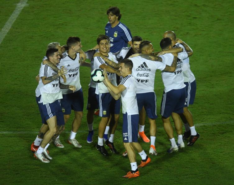 Copa América:  La Selección se entrenó y Scaloni paró a los 11