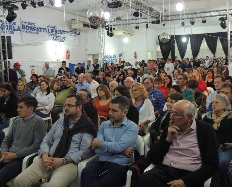 Multitudinario acto de cierre de campaña del frente progresista cívico y social
