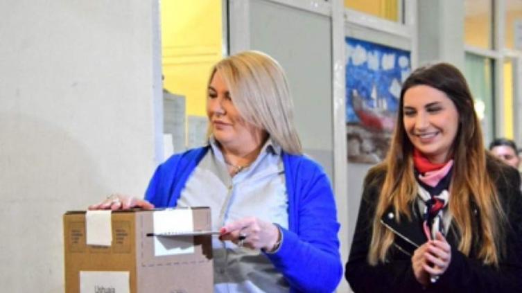 Elecciones: Bertone aparece primera en el comienzo del escrutinio