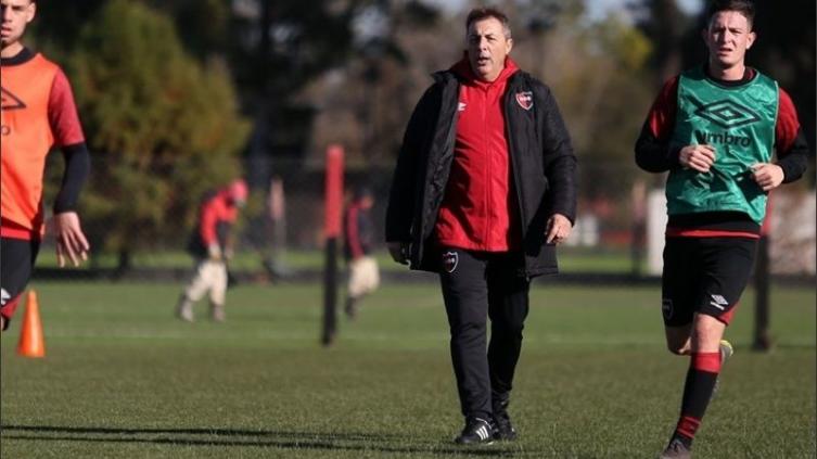 Los dirigentes en Newell ´s trabajan para cumplir los pedidos de Kudelka