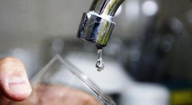 Baja presión de agua en barrio Santo Domingo