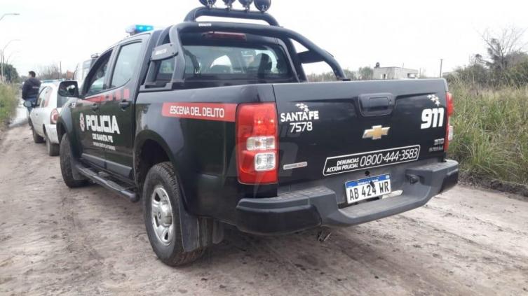 Hallan un cuerpo enterrado en un baldío