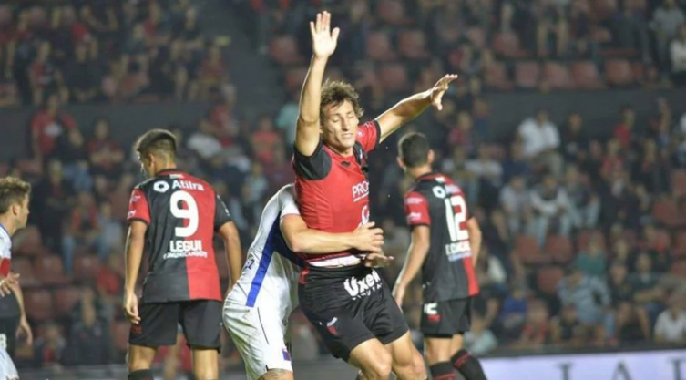 Colón se aseguró un defensor 
