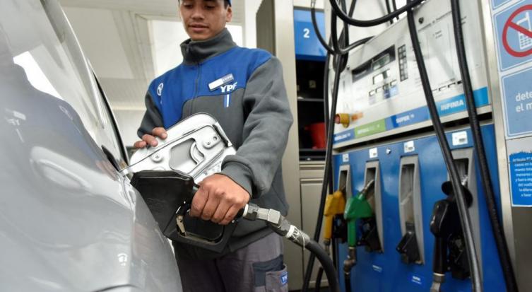 YPF aplicó un aumento en los precios de la nafta y el gasoil