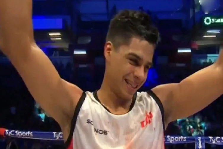Falleció un campeón argentino de boxeo tras estrellarse con su auto contra un poste de luz