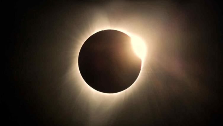 Martes de eclipse total de sol