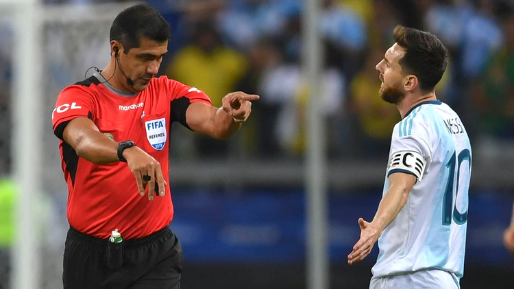 Beligoy avisó que la polémica semifinal con Brasil complica la llegada del VAR a Argentina
