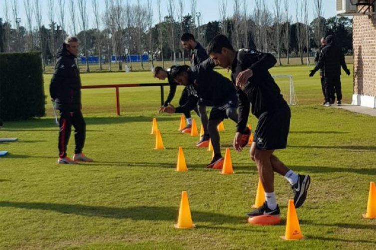 Las dudas de Lavallén para enfrentar a Argentinos Jrs. por la Sudamericana