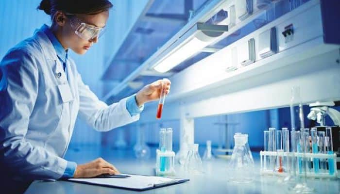 Detectan efectos hormonales de un químico usado en filtros solares