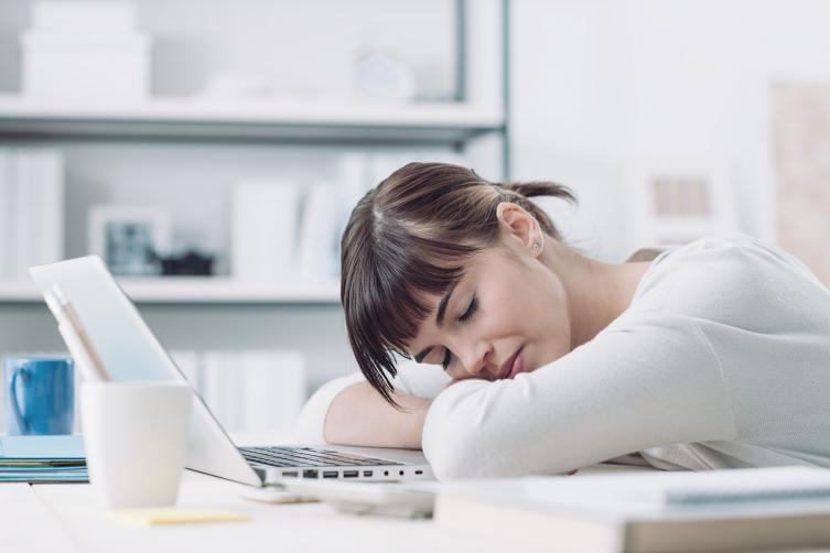 7 hábitos que nos hacen dormir mal