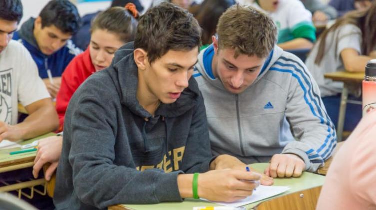 Aumentó a 85% la tasa de escolarización secundaria 