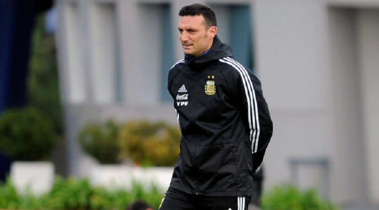 Scaloni fue ratificado oficialmente para dirigir a la Selección en las Eliminatorias