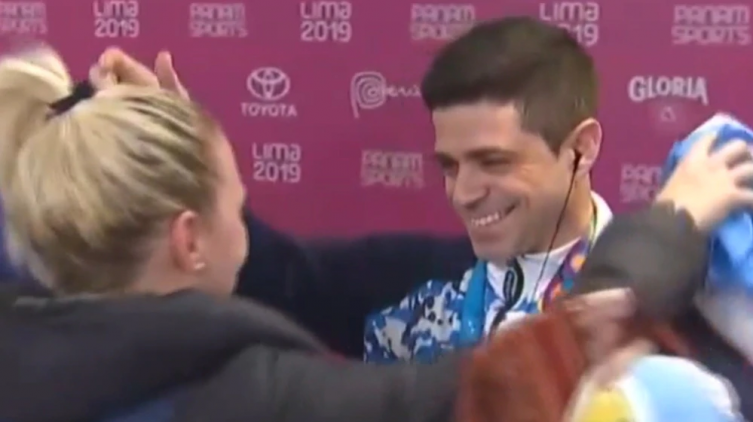 Federico Molinari le pidió casamiento a su novia tras ganar una medalla