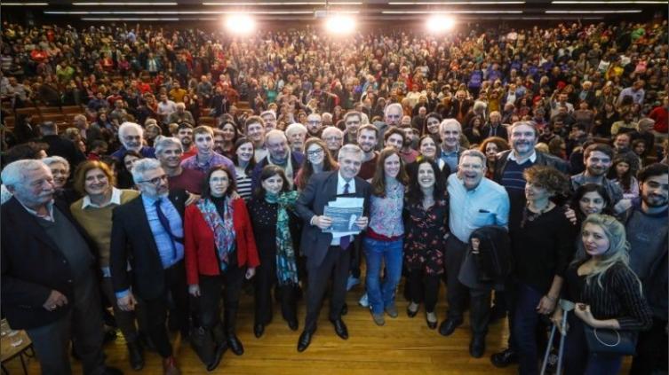 Fernández asegura que volverá a convertir en ministerios Ciencia, Salud y Trabajo