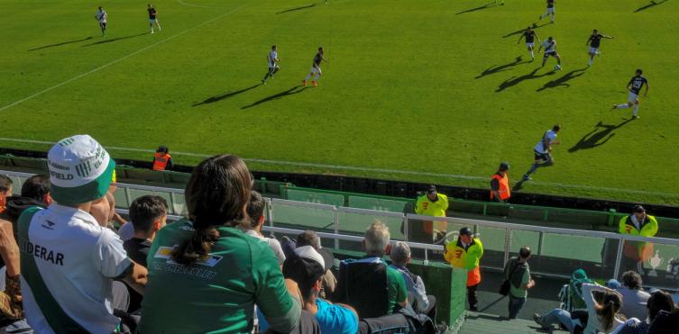 Banfield estrenó su tribuna sin alambrados