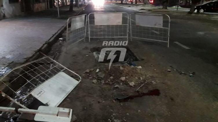 Iba en moto y chocó un corralito 
