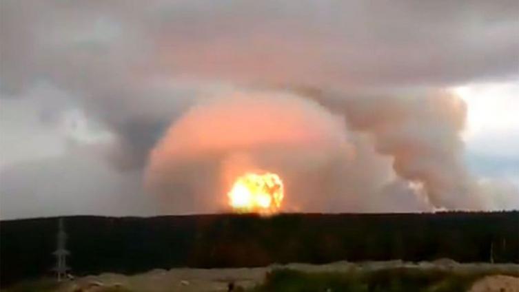 Rusia: explotó un arsenal militar en Siberia y evacúan a 11.000 personas