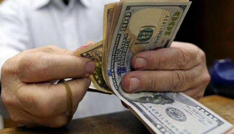 El dólar y el riesgo país vuelven a subir este martes