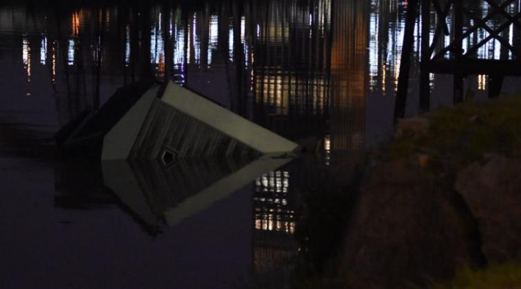 Se hundió la casa flotante que estaba amarrada en el Dique II 