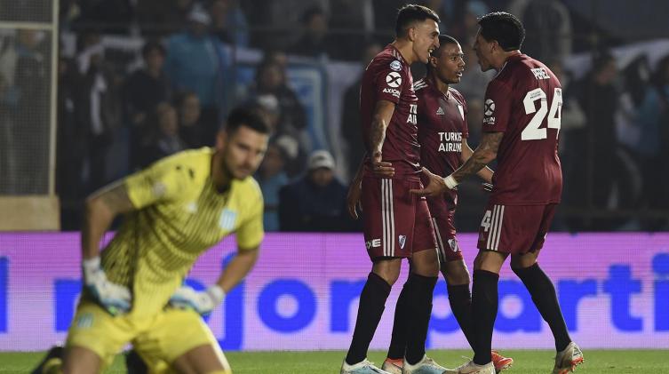 River fue otra vez una pesadilla para Racing y logró un histórico 6-1
