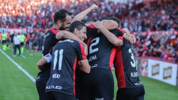 Newell ´s piensa en Vélez, con la relativa calma de verse afuera de zona de descenso