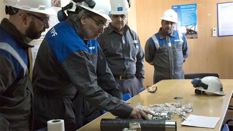 El gobierno recibe a petroleras y gobernadores disconformes con el congelamiento