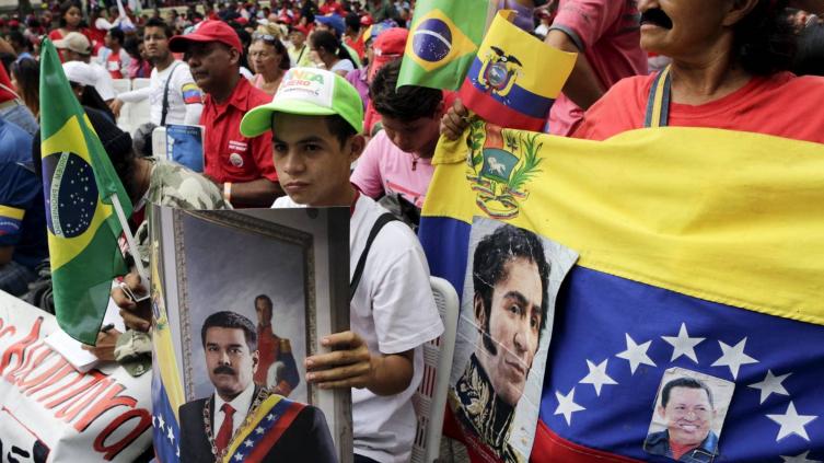 El chavismo y EEUU negocian la salida de Maduro